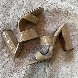 Steve Madden Tan Croc-Embossed Women's Heels